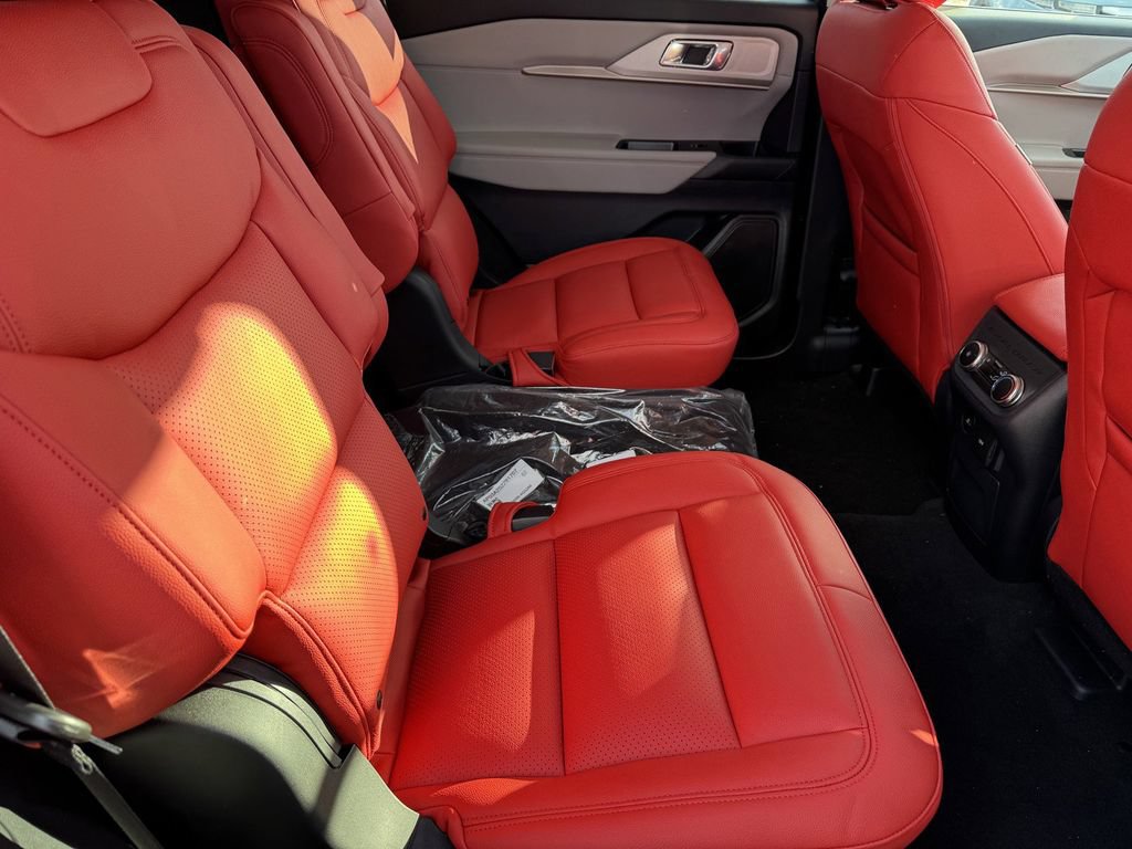 New 2025 Ford Explorer Active w/ Active Comfort Package RWD image 8