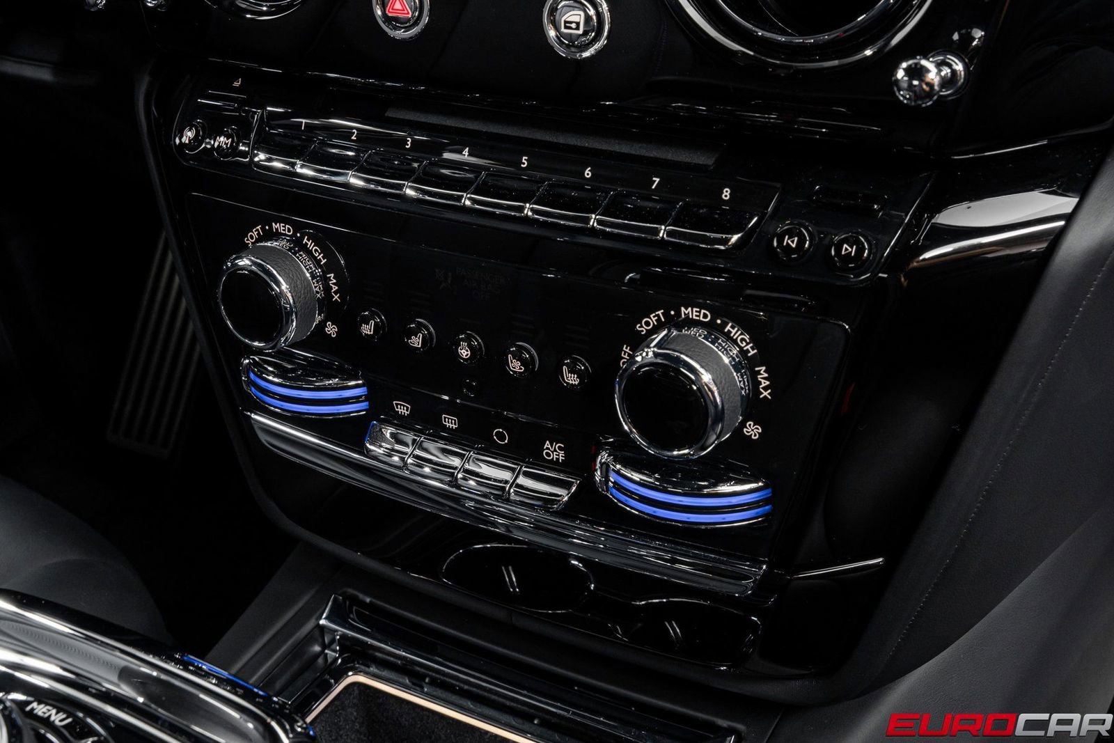 Used 2024 Rolls-Royce Phantom Sedan image 31