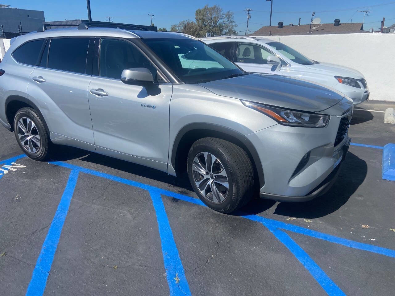 Used 2020 Toyota Highlander XLE image 6