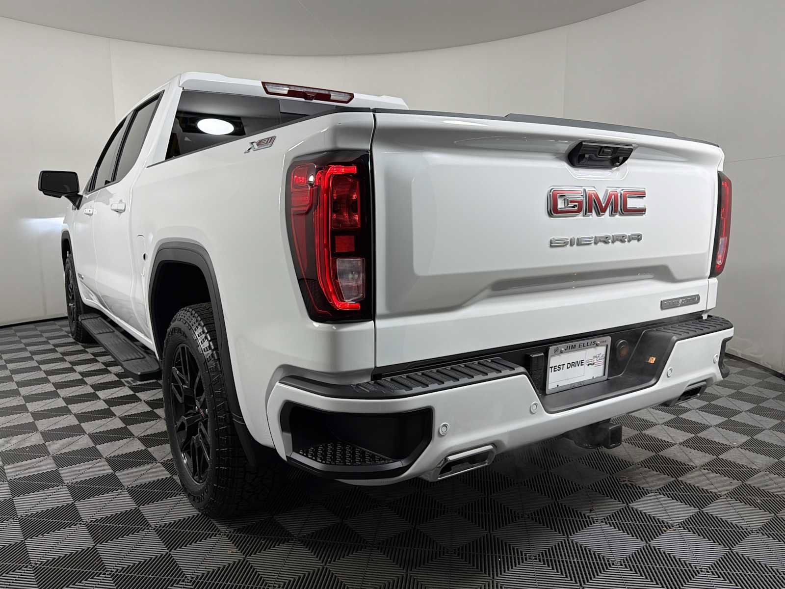 New 2026 GMC Sierra 1500 Elevation w/ Elevation Premium Package AWD/4WD image 8