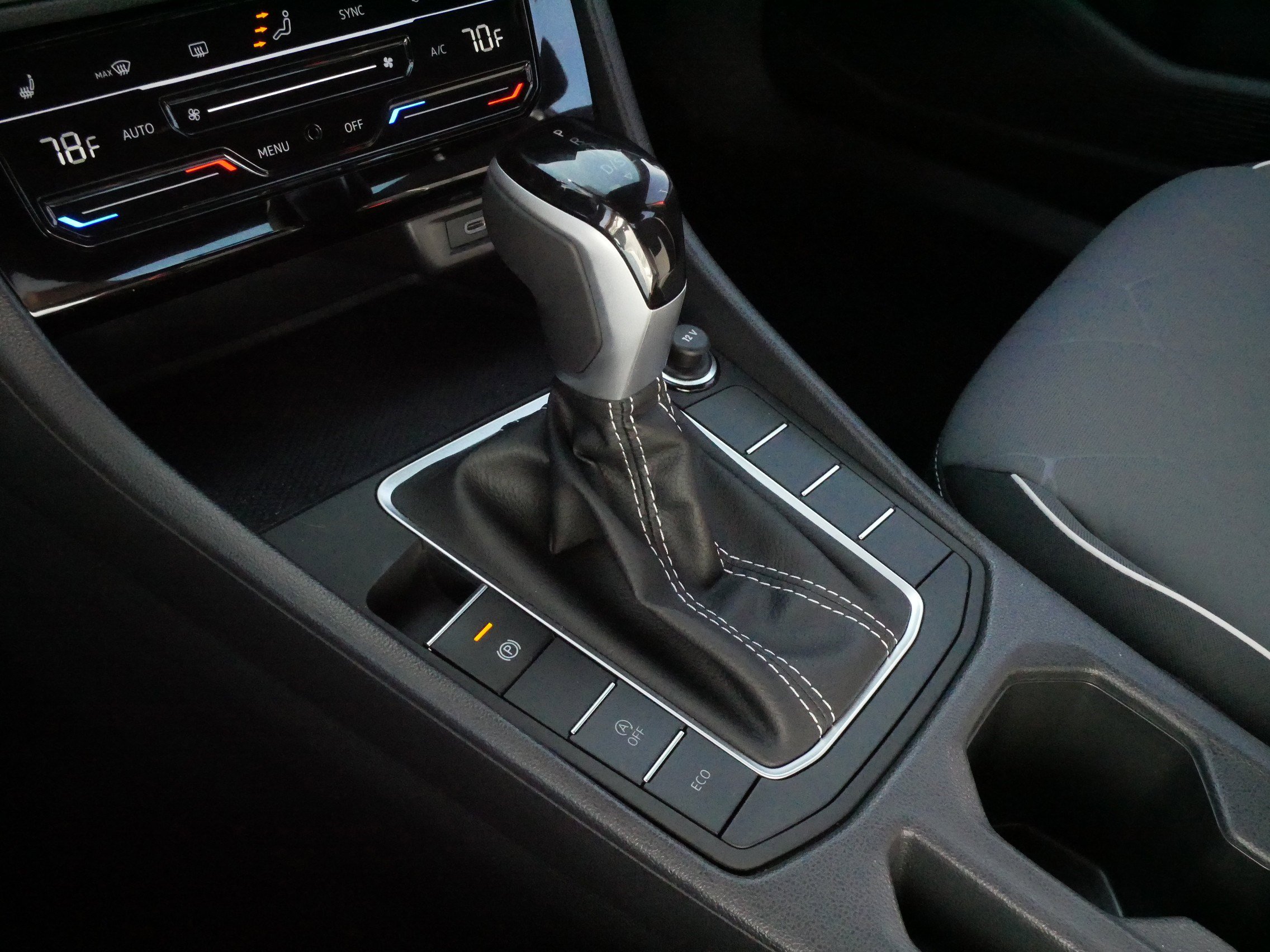 Certified 2025 Volkswagen Jetta Sport FWD image 24