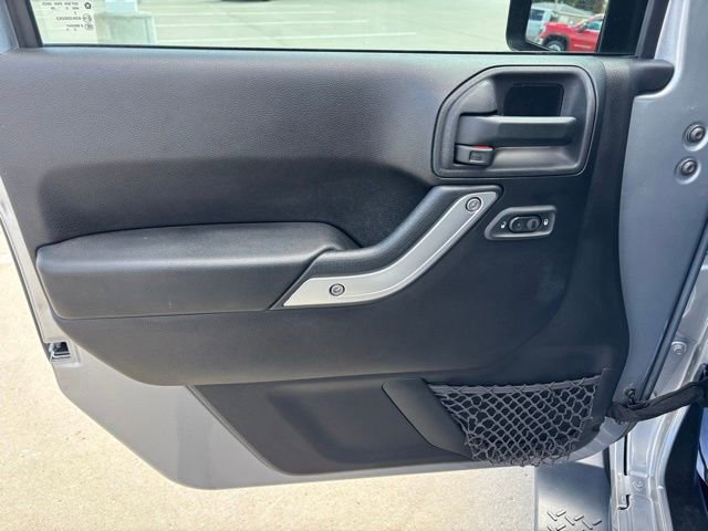 Used 2015 Jeep Wrangler Unlimited Sahara w/ Dual Top Group AWD/4WD image 15