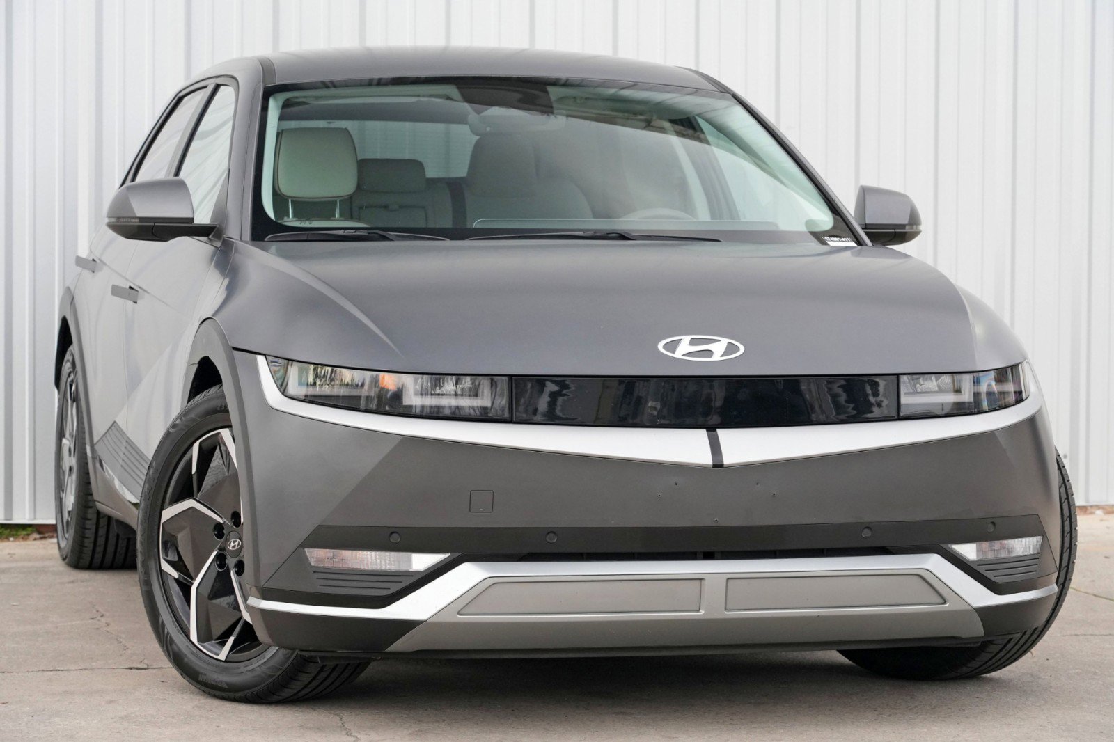 Used 2023 Hyundai Ioniq 5 SEL image 2