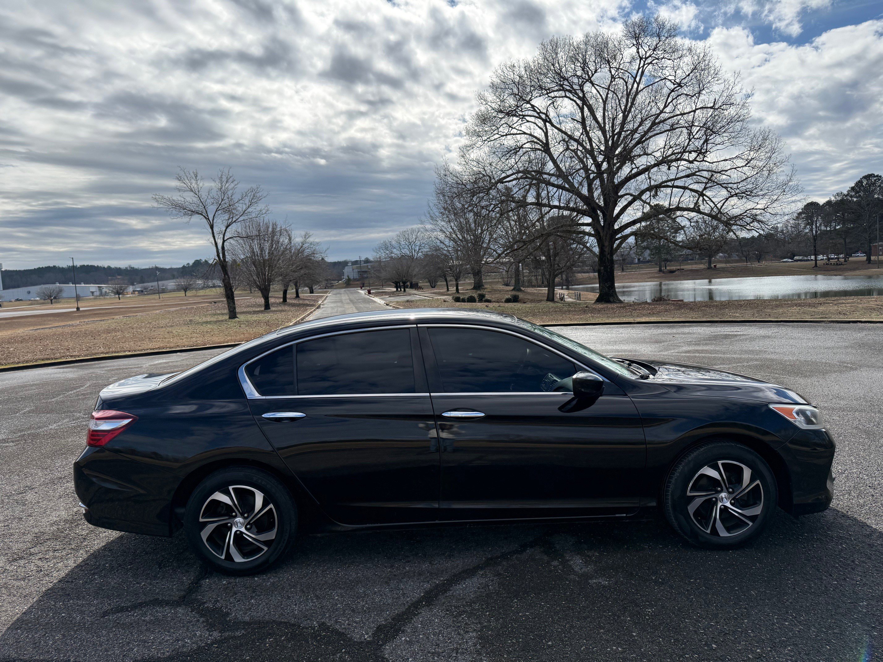 Used 2017 Honda Accord LX image 6