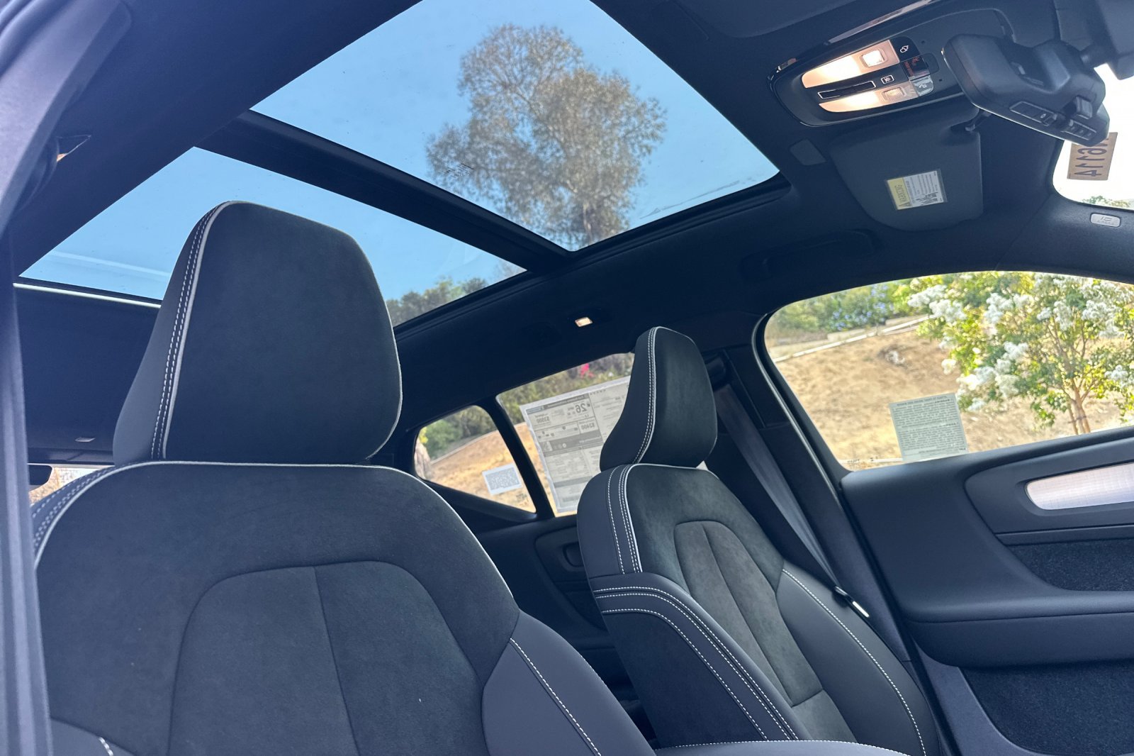 New 2026 Volvo XC40 B5 Ultra w/ Climate Package AWD/4WD image 14