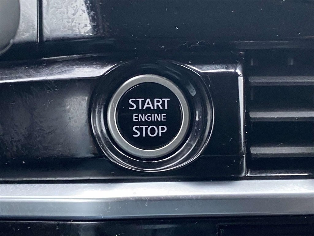 Used 2024 Nissan Pathfinder Platinum w/ Cargo Package image 23