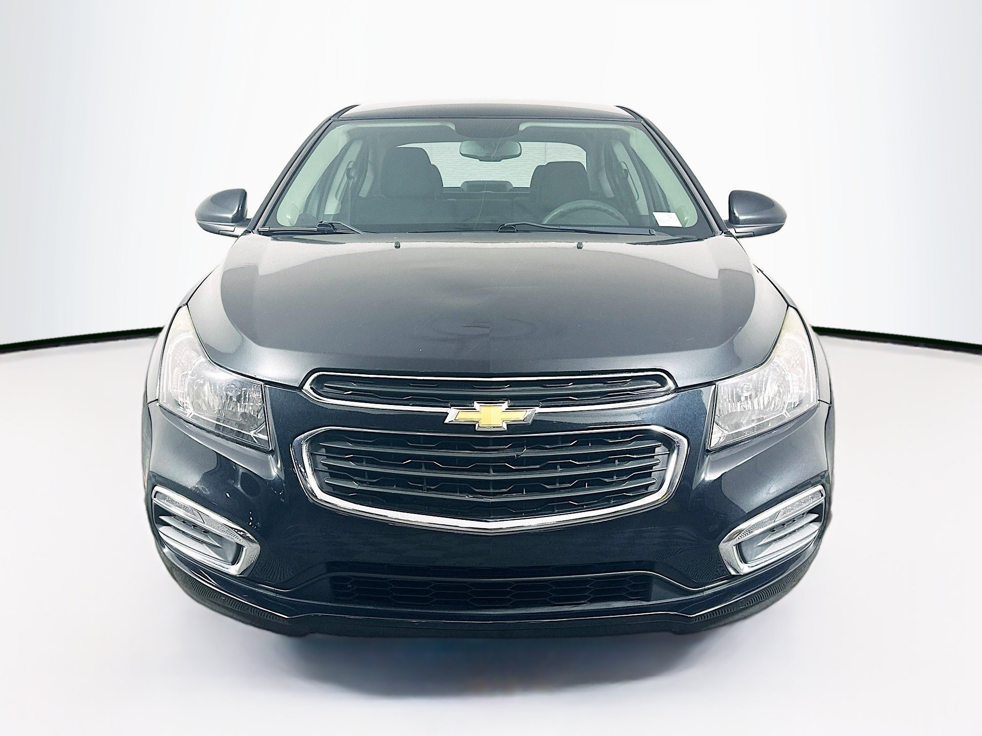 Used 2016 Chevrolet Cruze LT w/ Technology Package FWD image 2