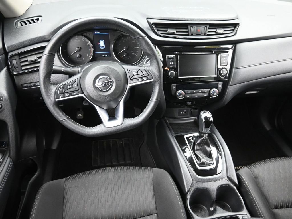 Used 2020 Nissan Rogue SV image 11