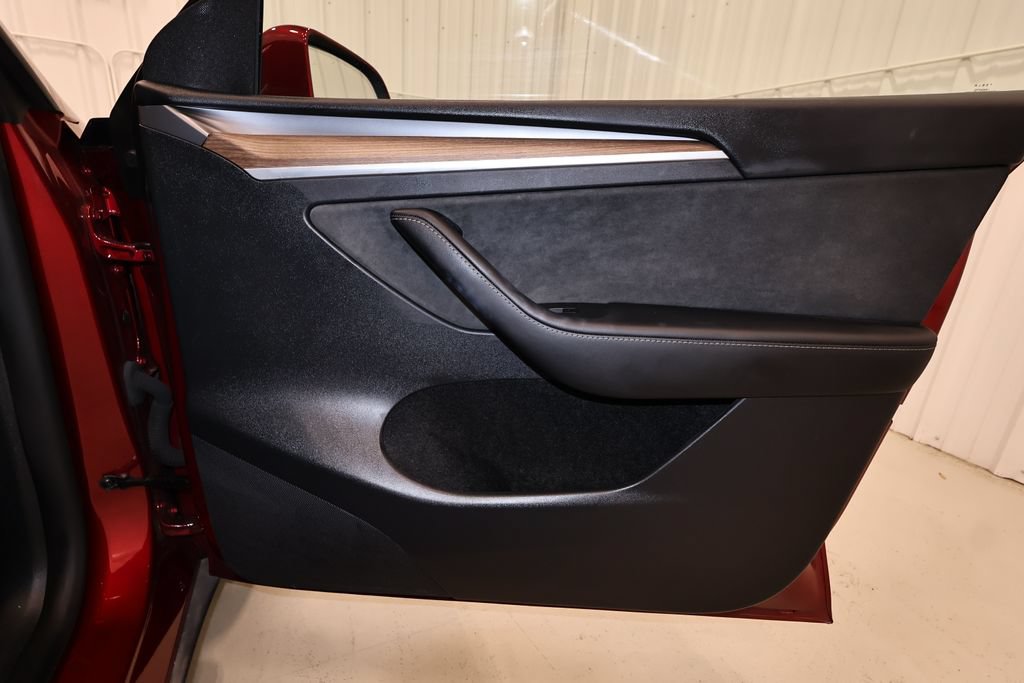 Used 2025 Tesla Model Y Long Range AWD/4WD image 17