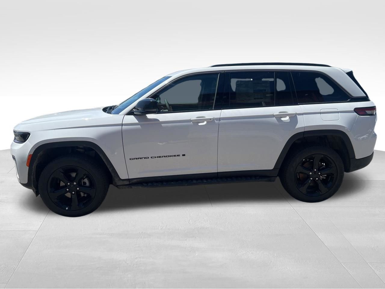 New 2026 Jeep Grand Cherokee Limited w/ Limited Altitude Package AWD/4WD image 2