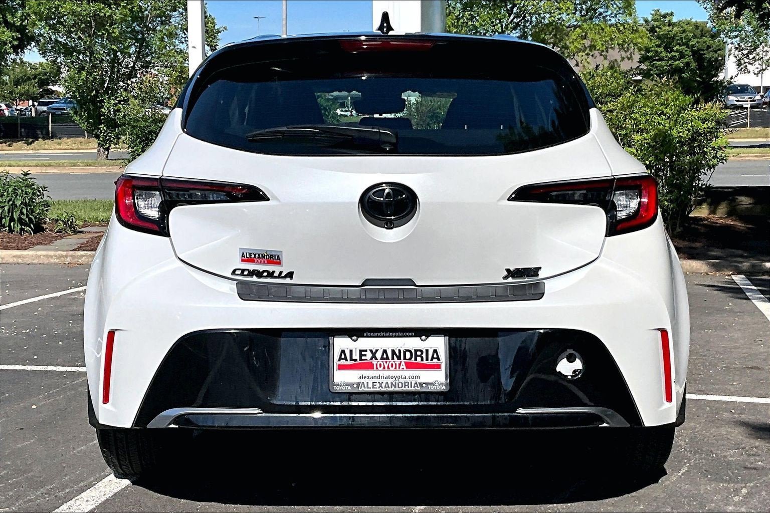 Used 2023 Toyota Corolla XSE FWD image 4