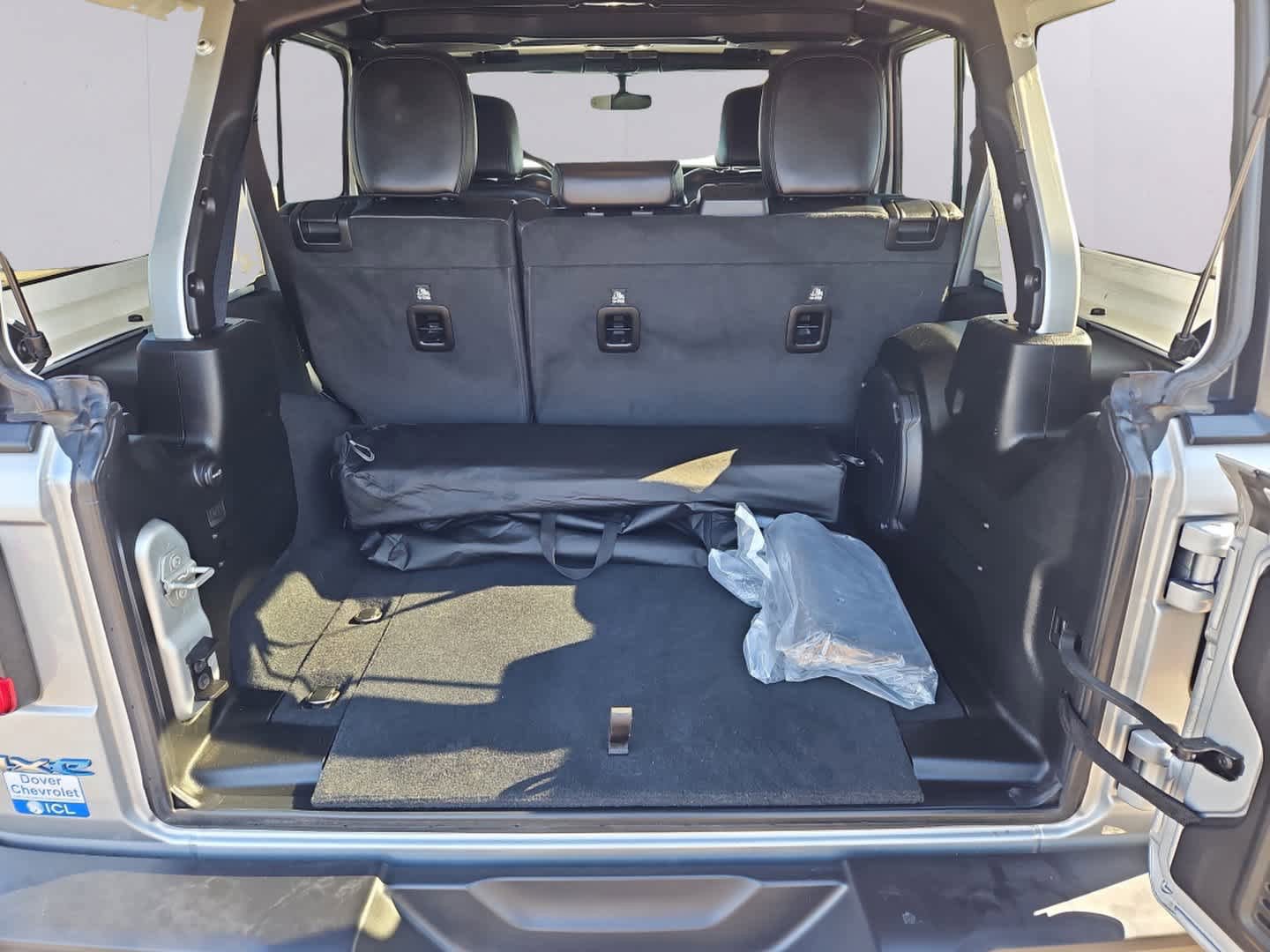 Used 2022 Jeep Wrangler Unlimited Sahara AWD/4WD image 32