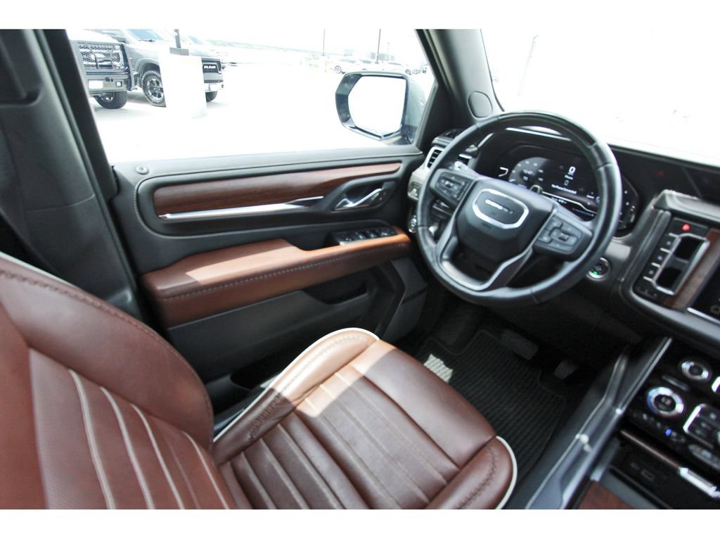 Used 2024 GMC Yukon Denali Ultimate AWD/4WD image 8