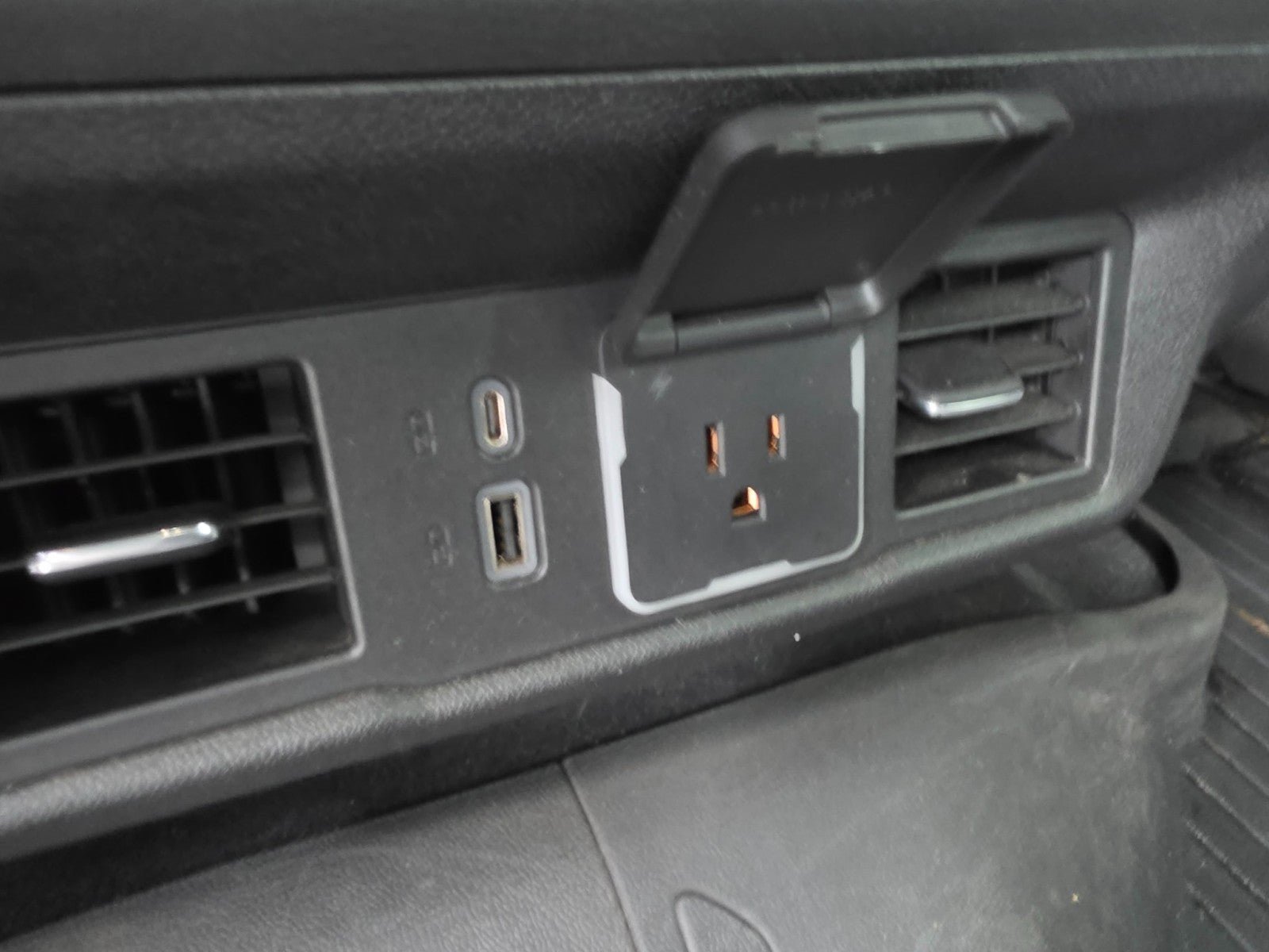 Used 2022 Chevrolet Silverado 1500 RST AWD/4WD image 23