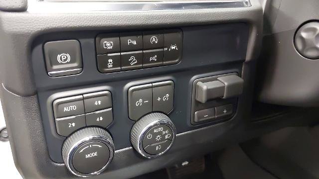 New 2026 Chevrolet Suburban Premier w/ Sun And Tow Package image 23