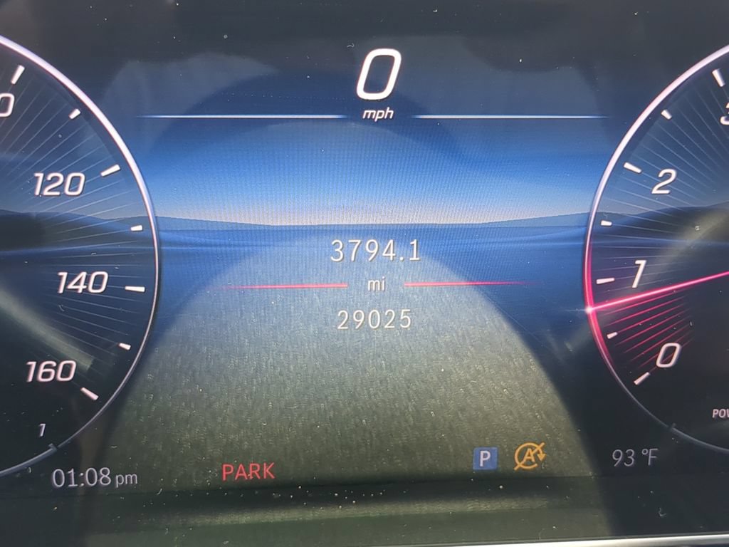 Used 2025 Mercedes-Benz GLC 300 image 33