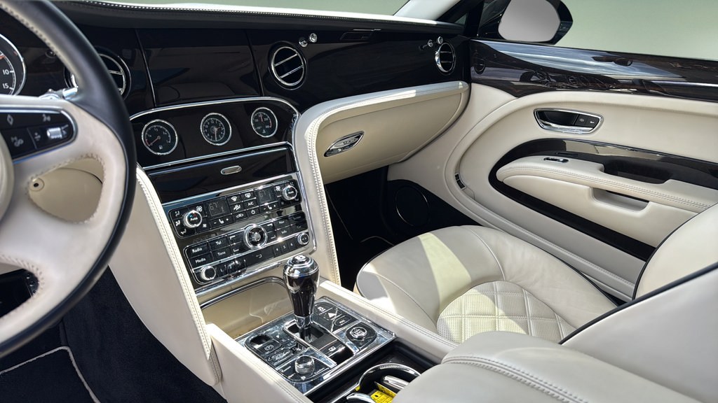Used 2013 Bentley Mulsanne RWD image 44