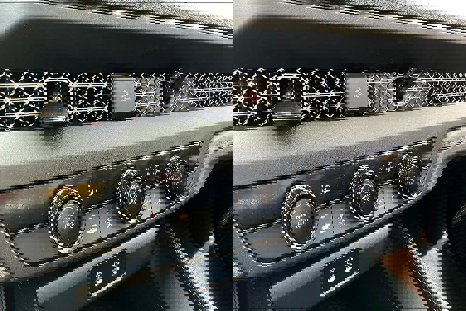 Used 2025 Honda Accord LX image 32