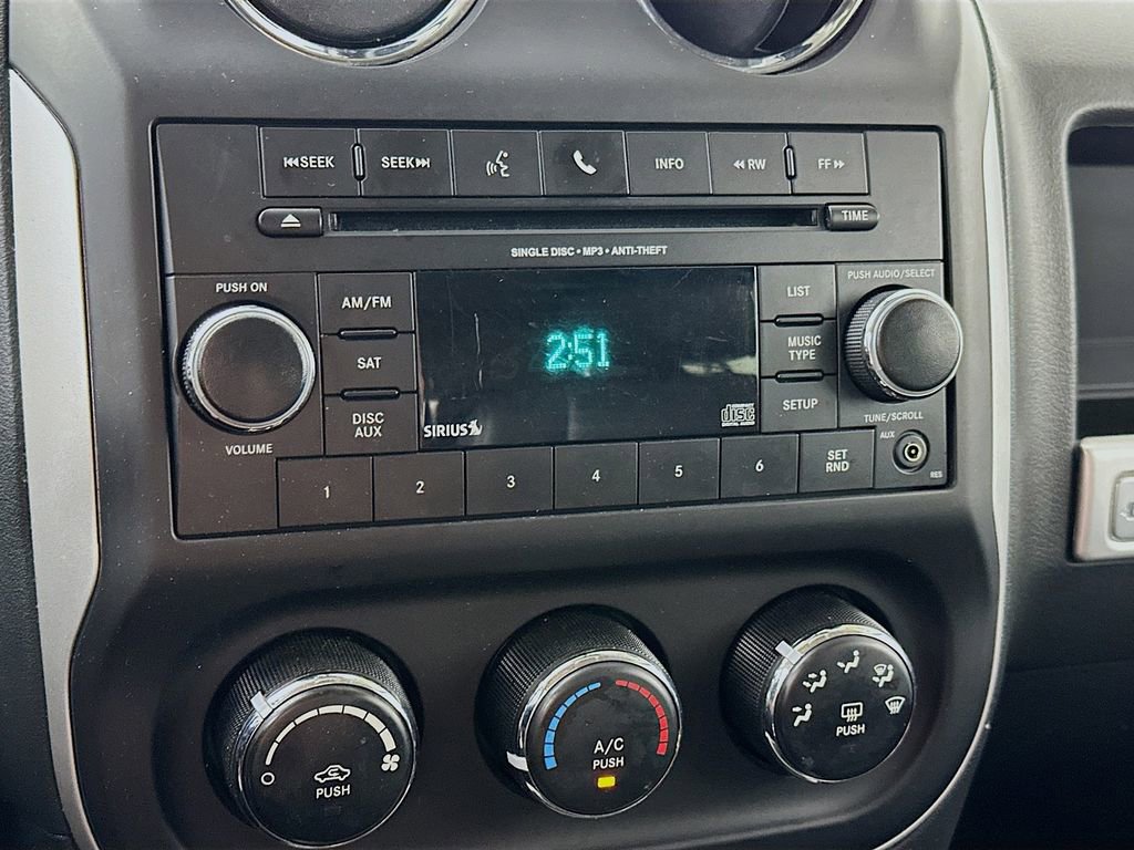 Used 2014 Jeep Compass Latitude FWD image 16