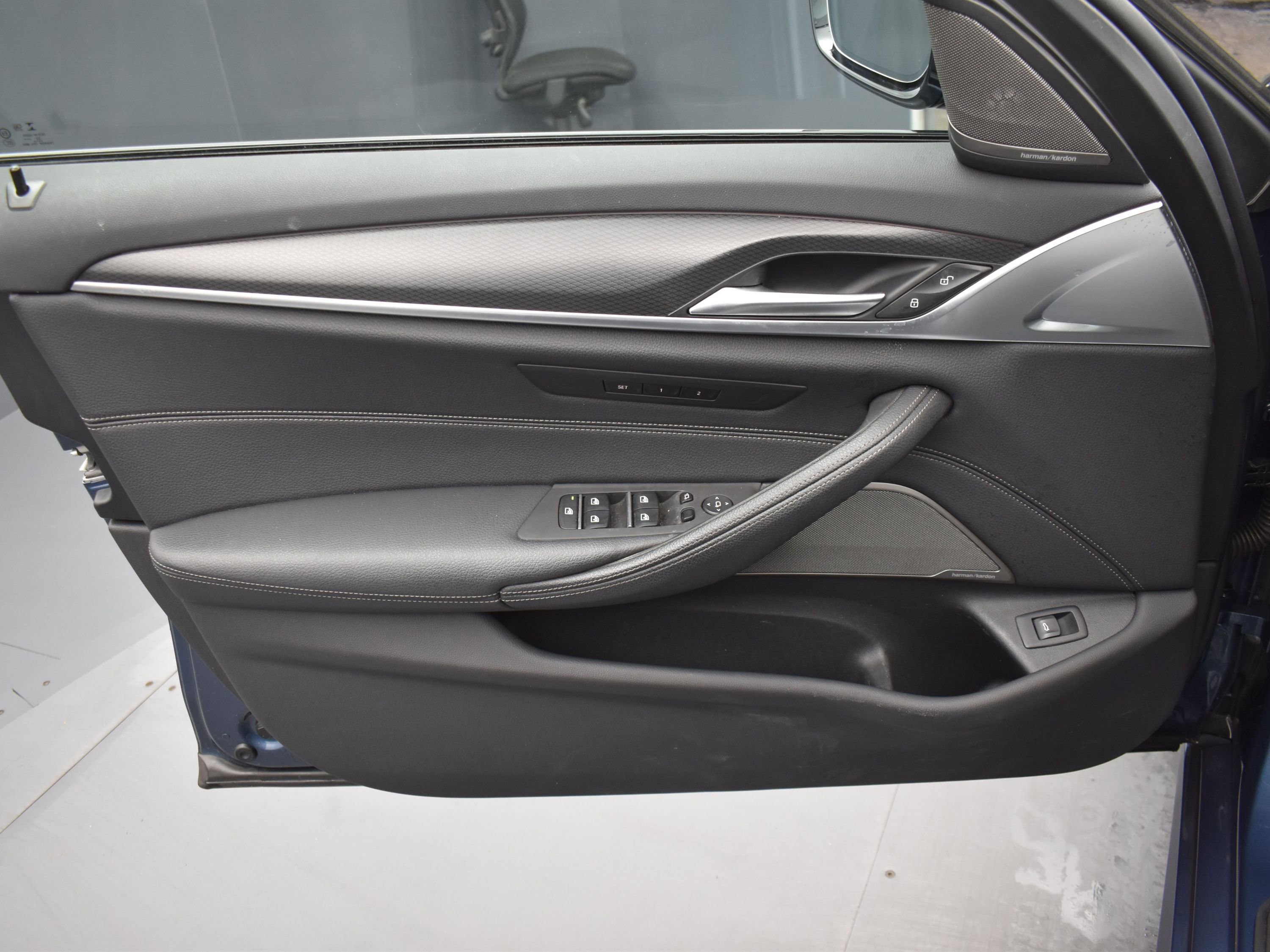 Used 2023 BMW 540i xDrive w/ M Sport Package image 10