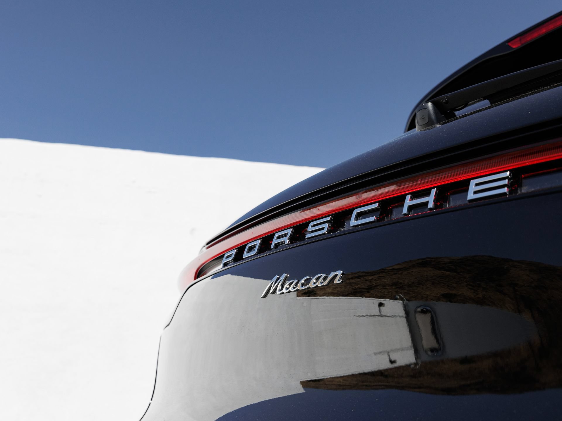 Certified 2026 Porsche Macan AWD/4WD image 12