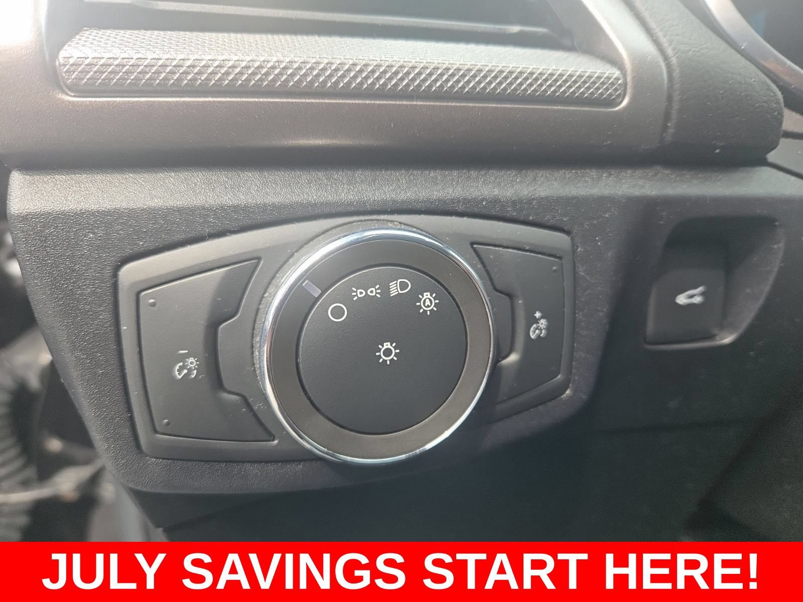 Used 2020 Ford Fusion SE FWD image 22