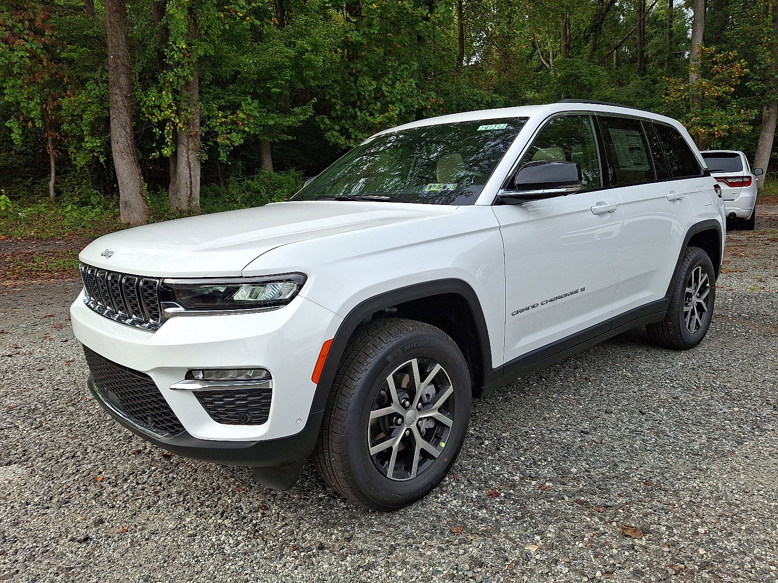New 2025 Jeep Grand Cherokee Limited w/ Luxury Tech Group II image 2