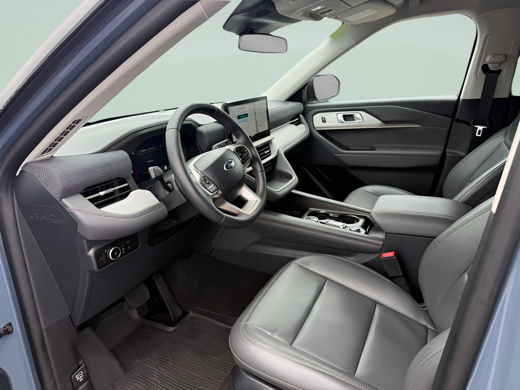 Used 2026 Ford Explorer Active w/ Active Comfort Package AWD/4WD image 4
