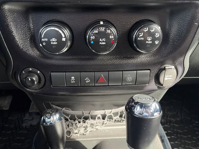 Used 2015 Jeep Wrangler Unlimited Sahara w/ Connectivity Group image 46