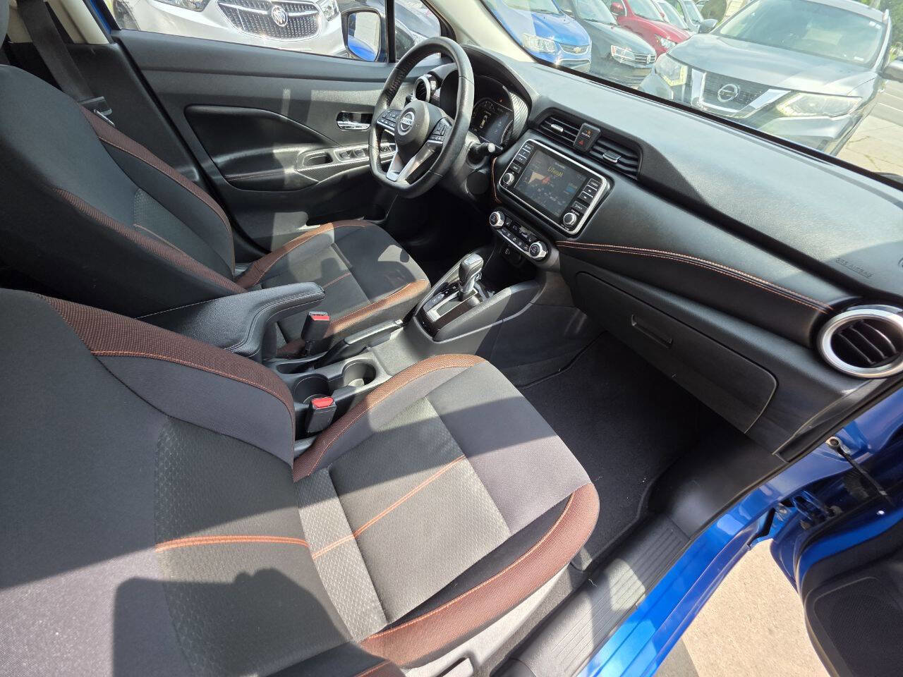 Used 2021 Nissan Versa SR w/ Convenience Package image 9
