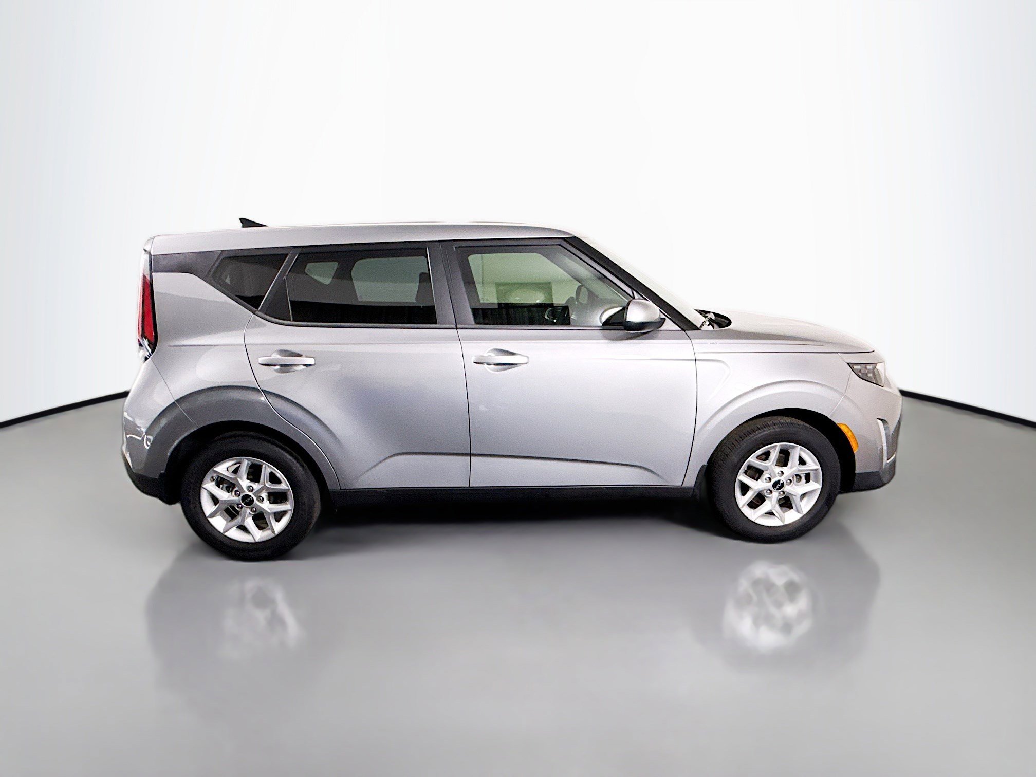 Used 2023 Kia Soul LX w/ LX Technology Package FWD image 11