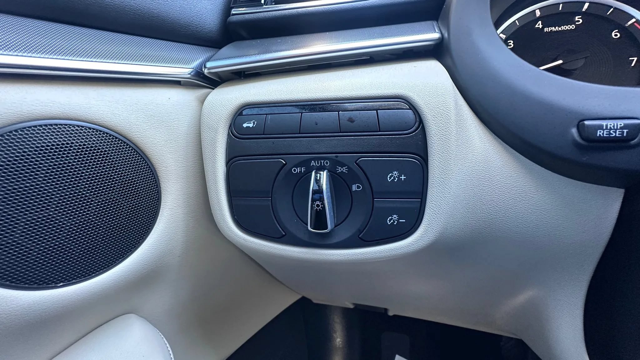 Used 2019 INFINITI QX50 Pure AWD/4WD image 14