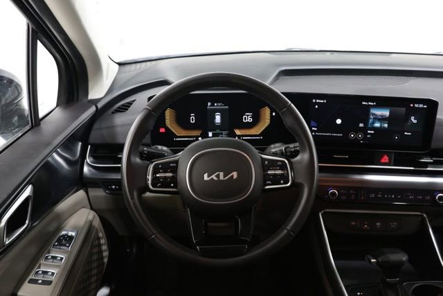 Used 2025 Kia Carnival FWD image 13