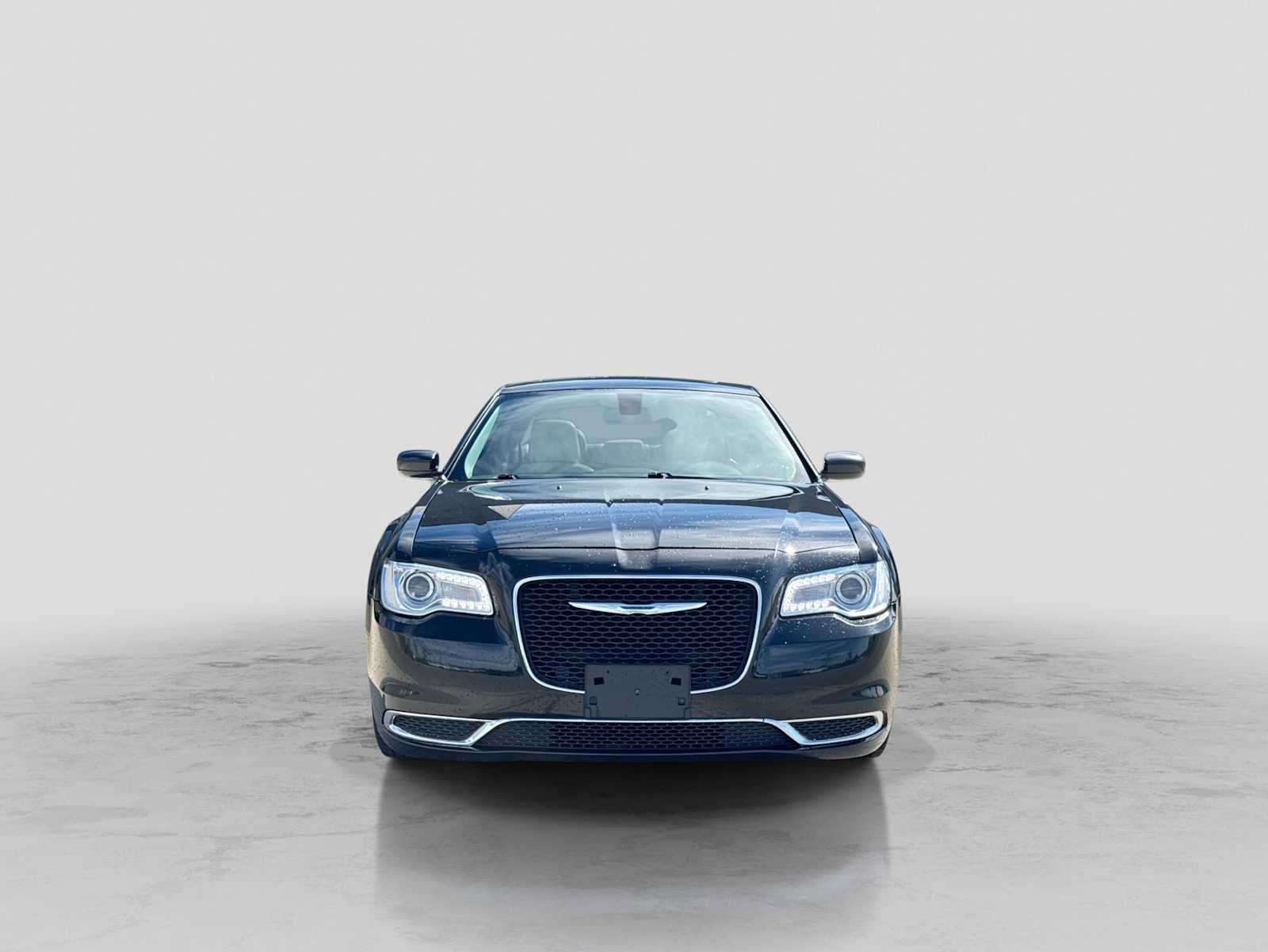 Used 2017 Chrysler 300 Limited RWD image 9