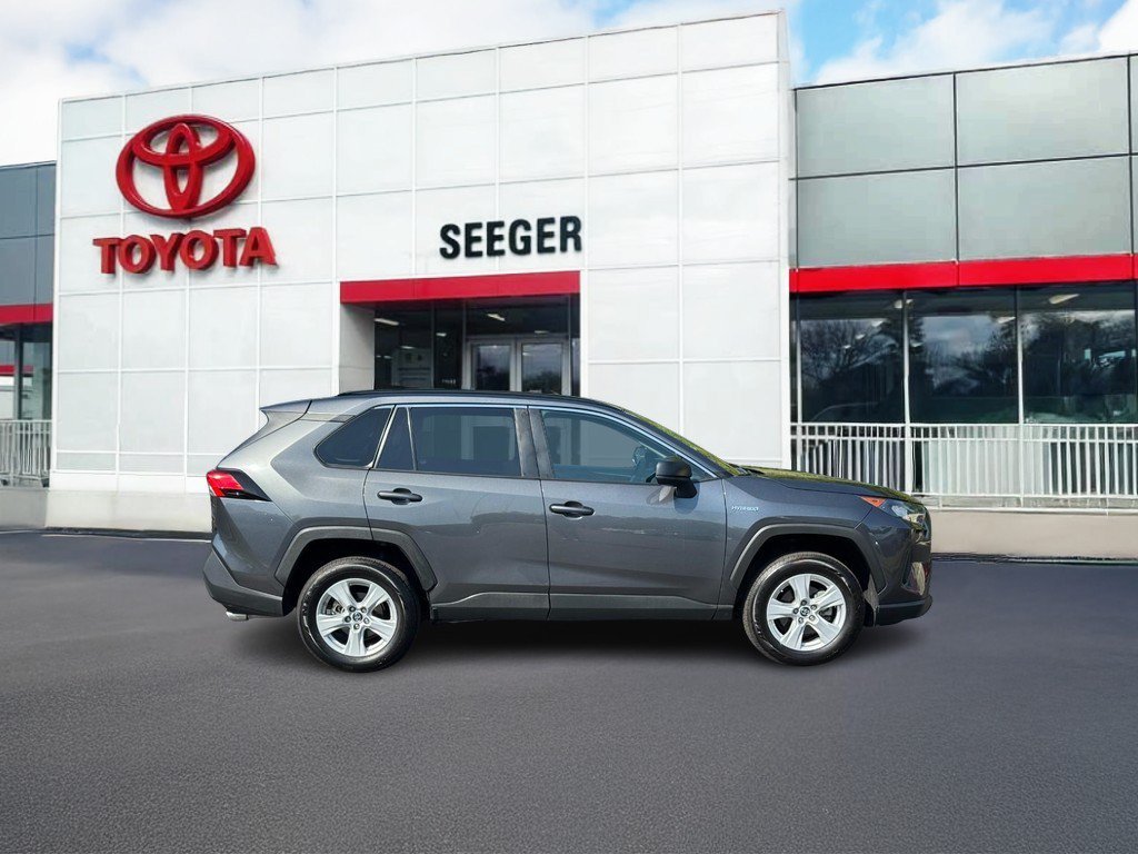 Used 2020 Toyota RAV4 LE AWD/4WD image 2