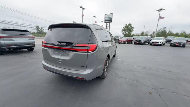 Used 2021 Chrysler Pacifica Touring-L w/ Uconnect Theater Family Group AWD/4WD image 8