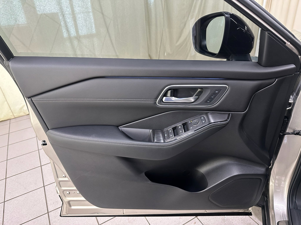 Used 2026 Nissan Rogue Platinum w/ Platinum Premium Package image 33