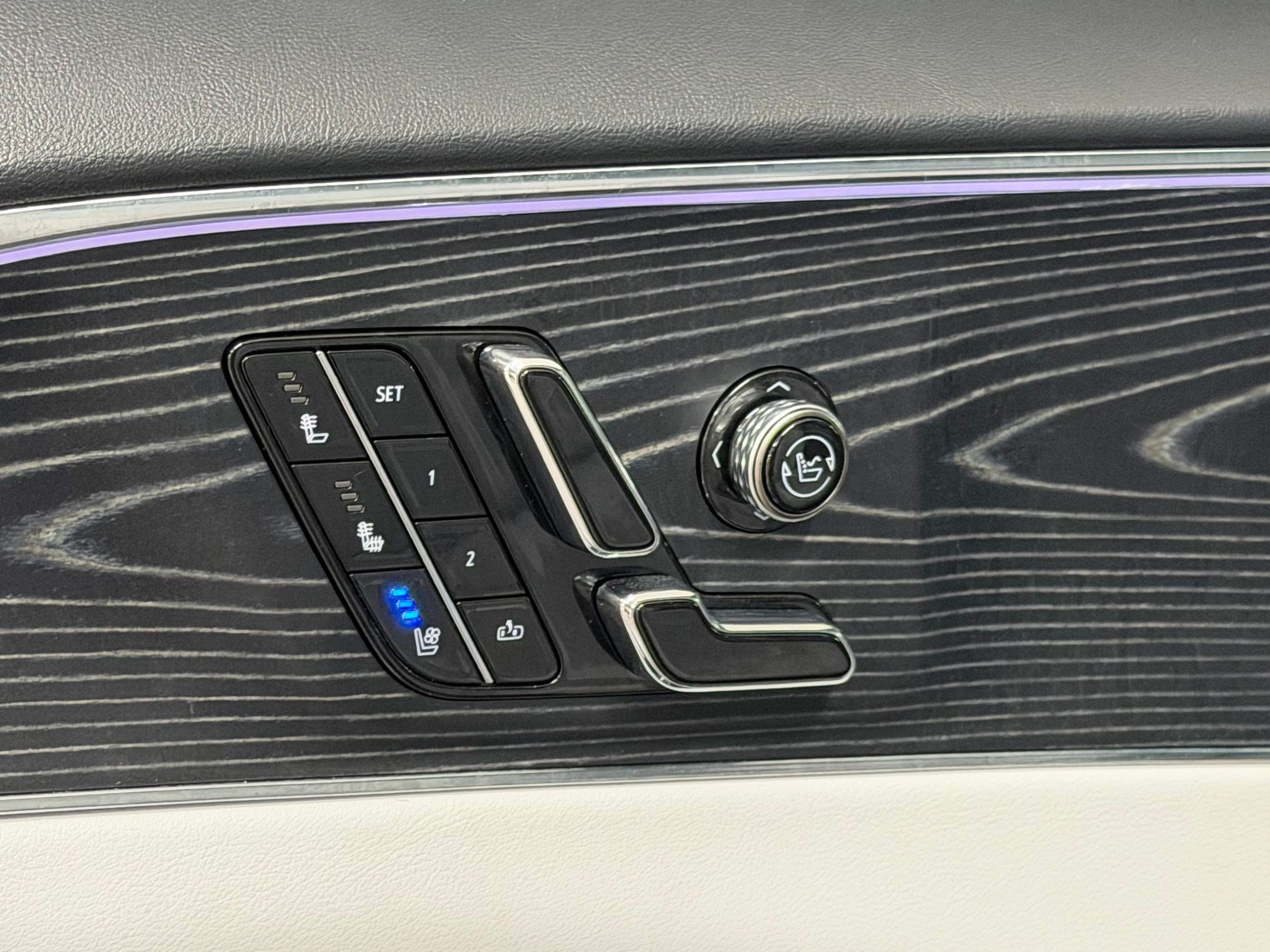 Certified 2024 Cadillac Lyriq Sport RWD image 28