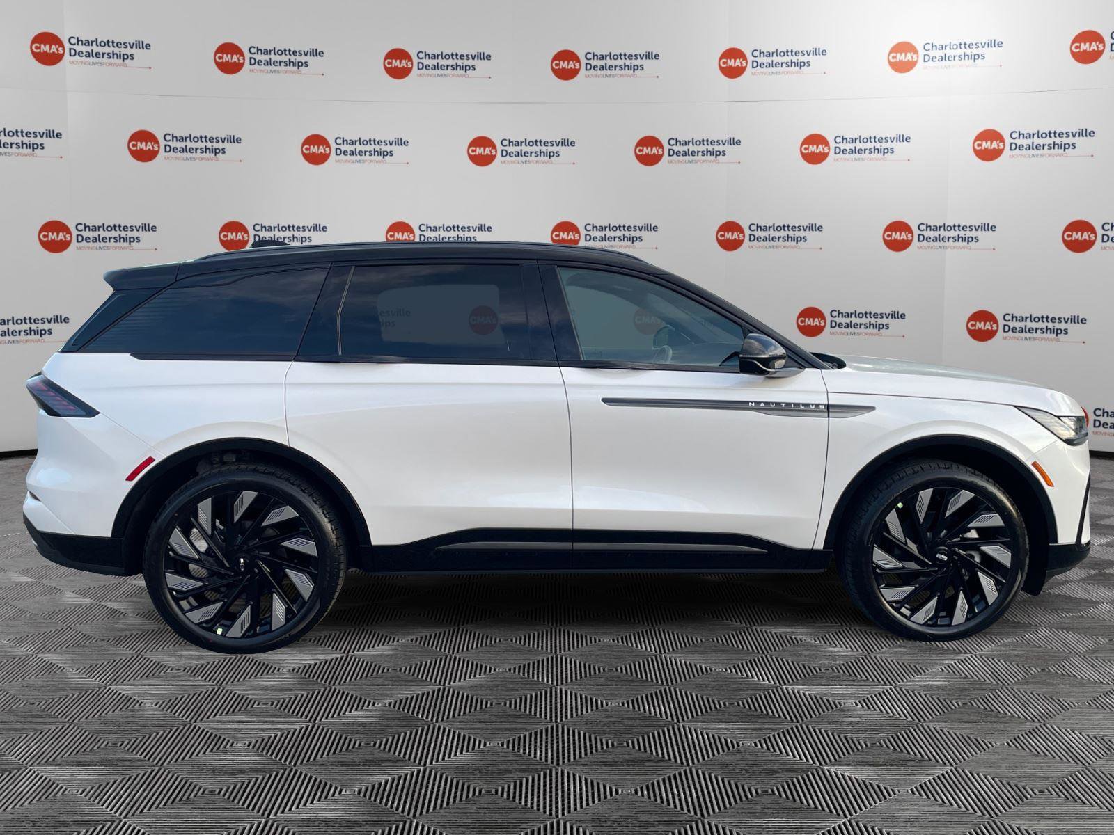 New 2026 Lincoln Nautilus Reserve w/ Jet Appearance Package AWD/4WD image 6