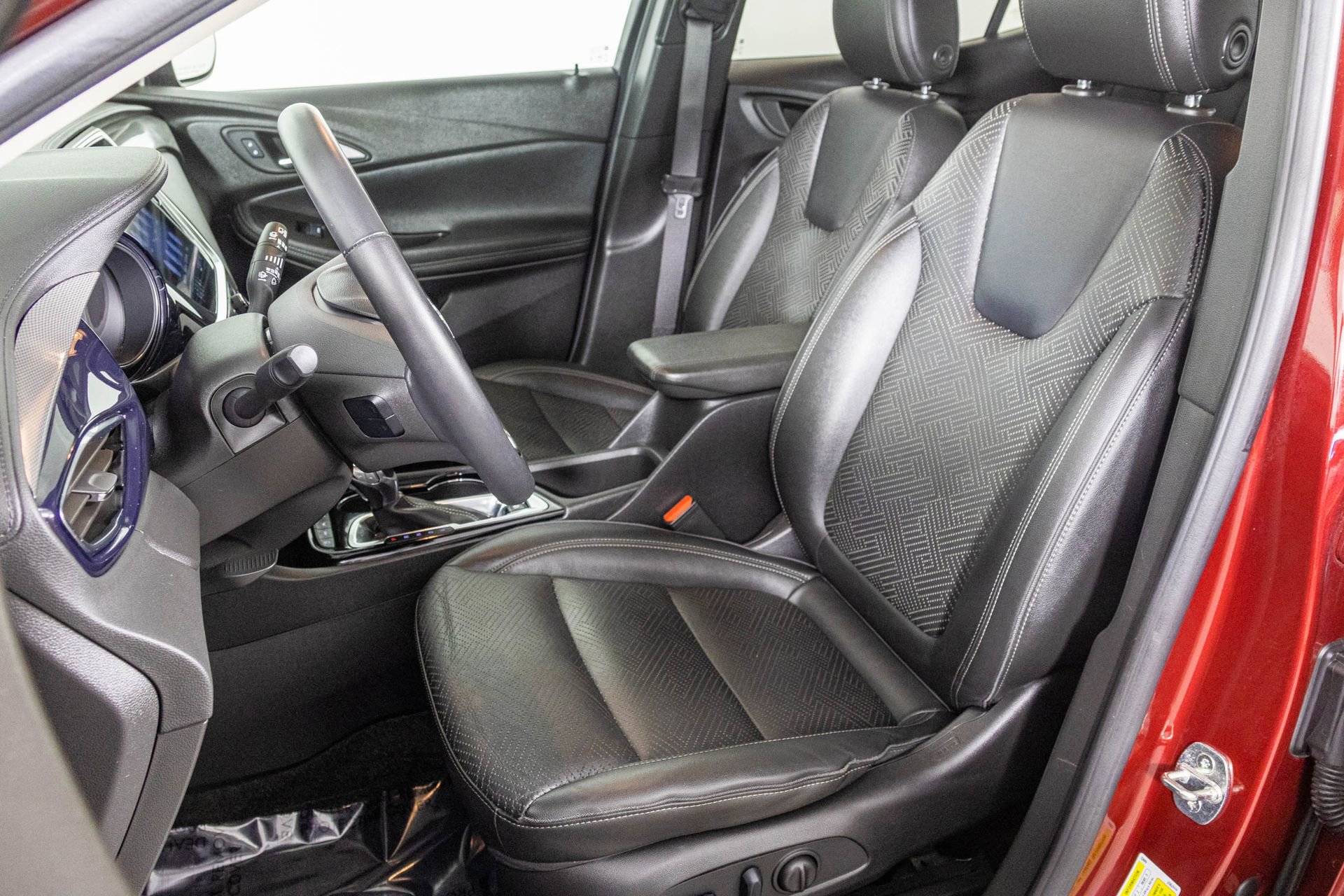 Used 2022 Buick Encore GX Essence w/ Experience Buick Package AWD/4WD image 23