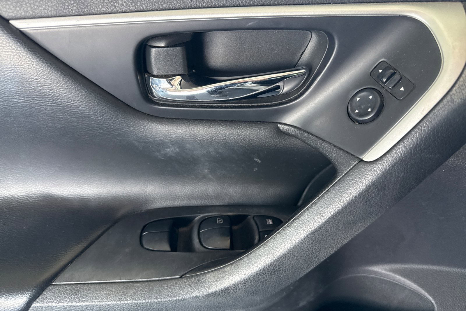 Used 2016 Nissan Altima 2.5 S w/ Power Driver Seat Package FWD image 11