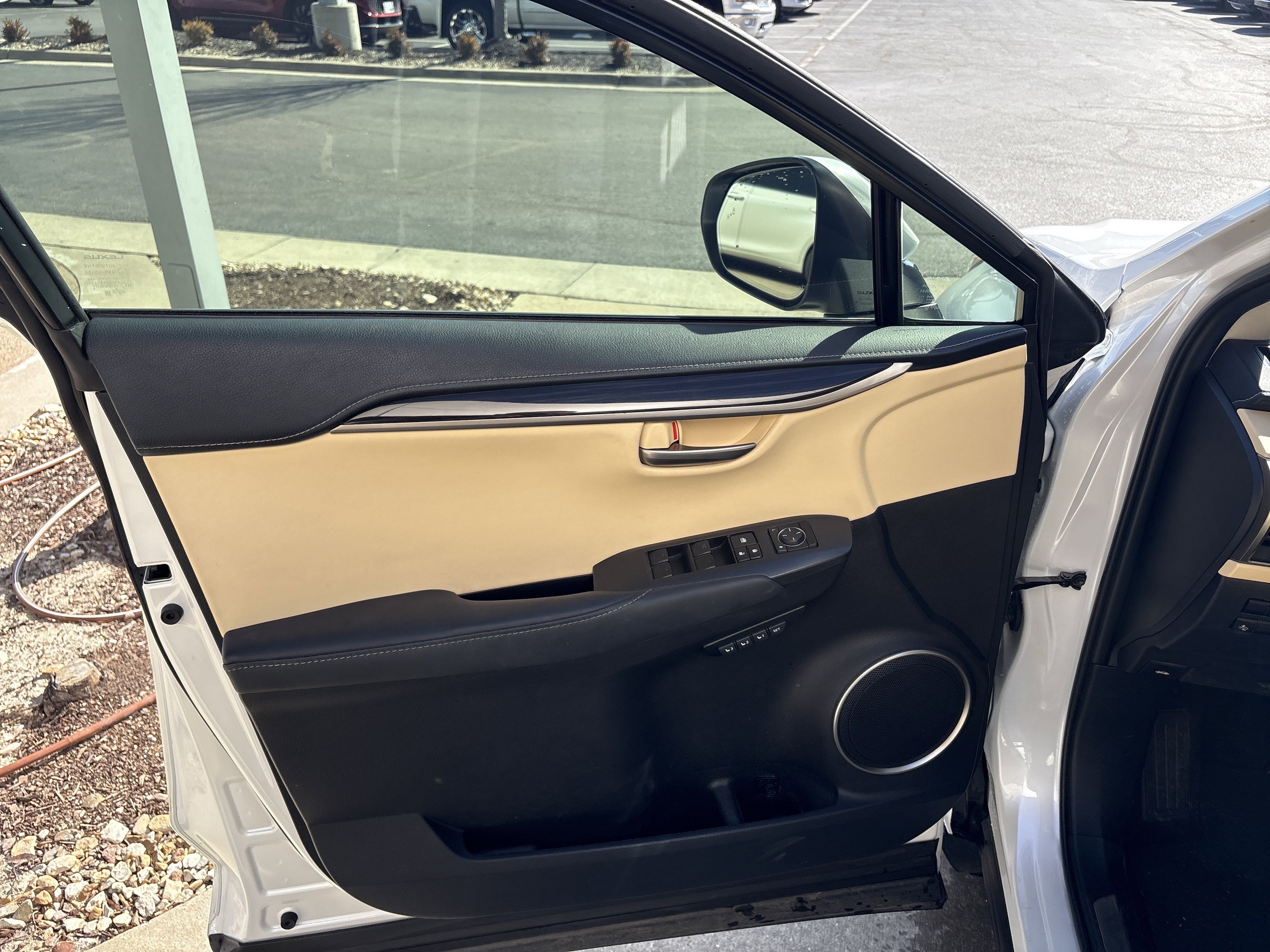 Used 2015 Lexus NX 300h AWD w/ Luxury Package image 14