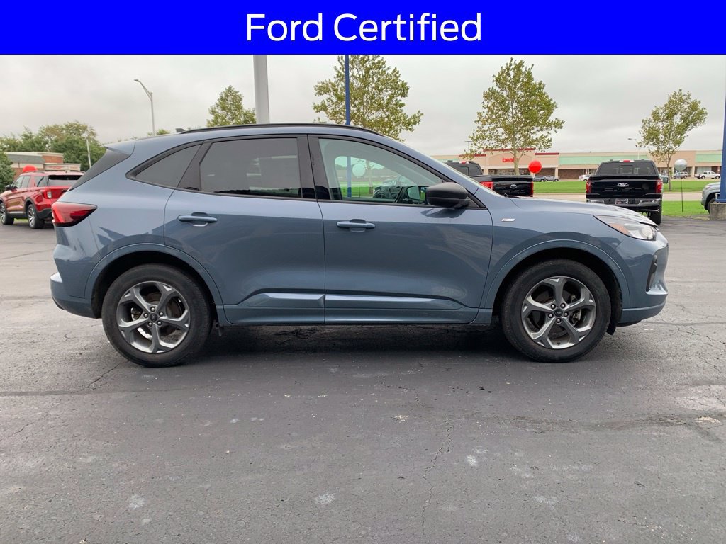 Certified 2023 Ford Escape ST-Line w/ Tech Pack #1 AWD/4WD image 3
