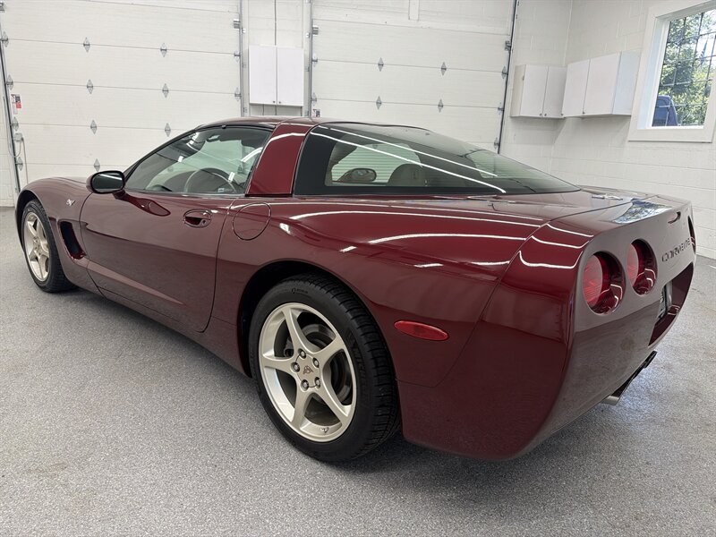 Used 2003 Chevrolet Corvette Coupe w/ Preferred Equipment Group RWD image 6