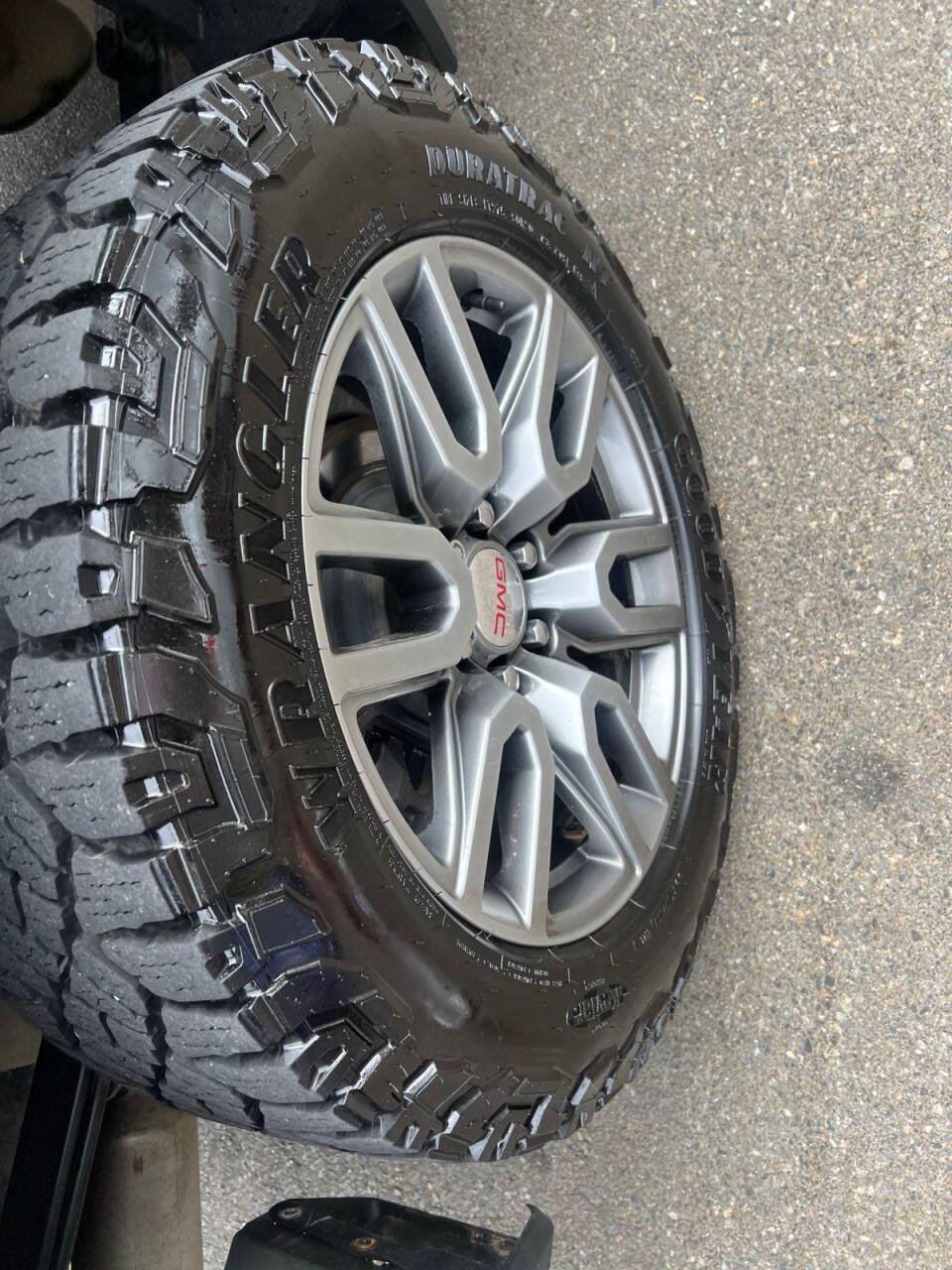 Used 2021 GMC Sierra 1500 AT4 w/ AT4 Carbonpro Edition AWD/4WD image 13