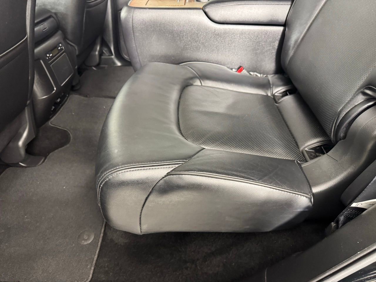 Used 2024 Nissan Armada SL w/ Captain's Chairs Package image 29