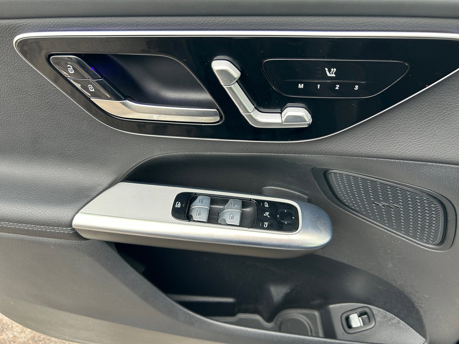 Used 2025 Mercedes-Benz GLC 300 image 14