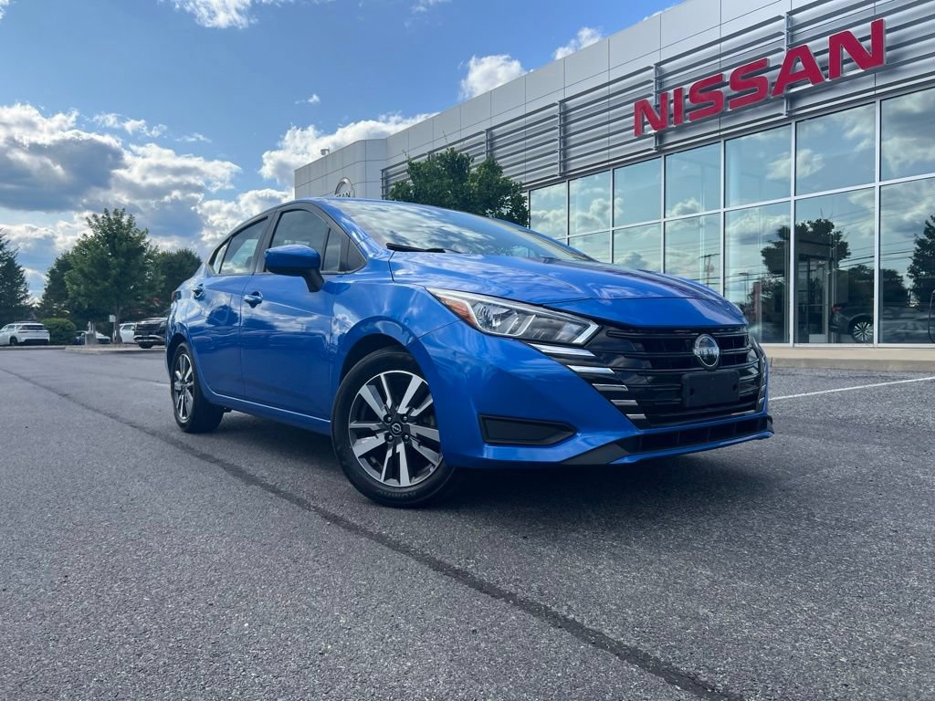 Used 2023 Nissan Versa SV FWD image 3