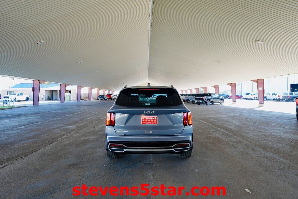Used 2023 Kia Sorento SX image 4