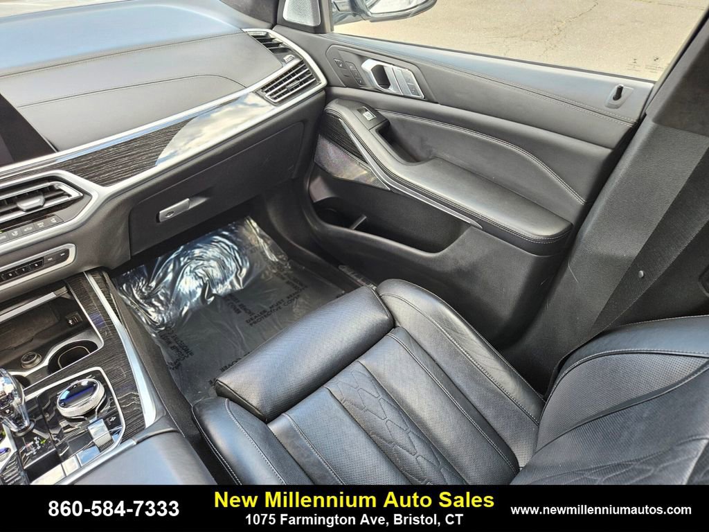 Used 2021 BMW X7 M50i image 14